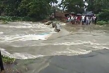 বৃষ্টির জলের চাপে ভেঙে গেল নতুন তৈরি রাস্তার কালভার্ট, যোগাযোগ বিচ্ছিন্ন বৃষ্টির জলের চাপে ভেঙে গেল নতুন তৈরি রাস্তার কালভার্ট, যোগাযোগ বিচ্ছিন্ন