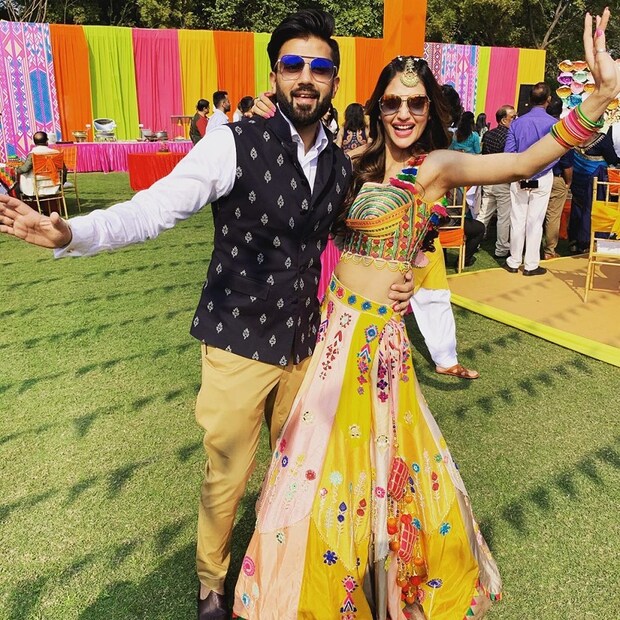 কখনও বন্ধুর বিয়েতে গিয়ে জমিয়ে করেছেন মজা।photo source collected 
