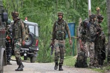 সেনার সাফল্য! পুলওয়ামায় খতম তিন জইশ জঙ্গি, স্থগিত ইন্টারনেট পরিষেবা
