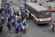 রাস্তায় নেই বাস, সপ্তাহের প্রথম কাজের দিনে পথে বেরিয়ে চরম দূর্ভোগে শহরবাসী