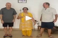 'এমন নাচ রোজ দেখা যায় না', মায়ের সঙ্গে নাচের ভিডিও পোস্ট করে লিখলেন অনুপম খের ! 'এমন নাচ রোজ দেখা যায় না', মায়ের সঙ্গে নাচের ভিডিও পোস্ট করে লিখলেন অনুপম খের !