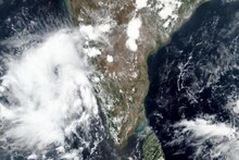এগিয়ে আছে নিসর্গের ল্যান্ডফলের সময়, গুজরাত উপকূল থেকে সরানো হলে ২০০০০ মানুষকে