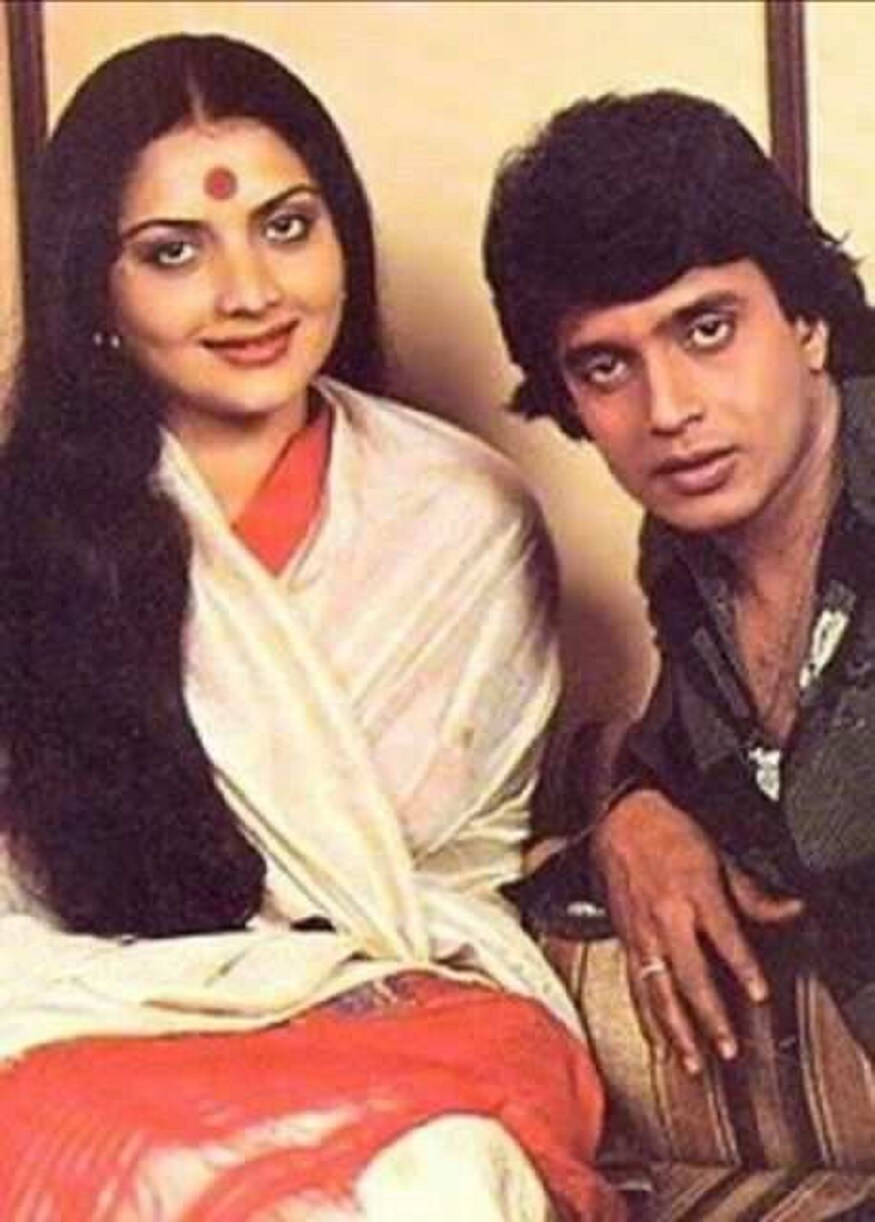 যোগিতা বালি প্রথমে বিয়ে করেছিলেন কিশোর কুমারকে। ডিভোর্সের পর এই নায়িকাকেই বিয়ে করেন মিঠুন। সুখে করছেন ঘর সংসার। photo source collected যোগিতা বালি প্রথমে বিয়ে করেছিলেন কিশোর কুমারকে। ডিভোর্সের পর এই নায়িকাকেই বিয়ে করেন মিঠুন। সুখে করছেন ঘর সংসার। photo source collected