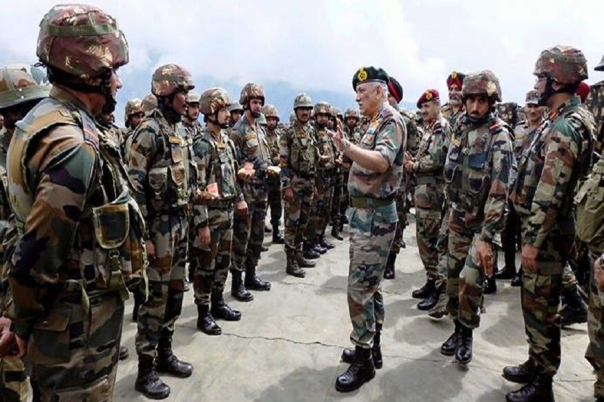 মাউন্টেন ফোর্সের শক্তি অনন্য ৷ ভারত LAC-এর ৩৪৮৮ কিলোমিটার লম্বা সীমান্ত বরাবর মাউন্টেন ফোর্স মোতায়েন করেছে ৷ এই সেনাদের গ্রুপ পাহাড়ের উচ্চতা থেকে বিপক্ষের ওপর নজরদারি চালাতে পারে ৷ সীমান্তে বহাল মাউন্টেন ফোর্স গেরিলা যুদ্ধে পারদর্শী হয় ৷ প্রতিকূল পরিস্থিতিতে প্রতিপক্ষকে কী করে শায়েস্তা করতে হয় তা এরা খুব ভালো করে জানে ৷ পাহাড়ে লড়াই চালানোর জন্য এদের বিশেষভাবে প্রশিক্ষণ দেওয়া হয় ৷Photo- File মাউন্টেন ফোর্সের শক্তি অনন্য ৷ ভারত LAC-এর ৩৪৮৮ কিলোমিটার লম্বা সীমান্ত বরাবর মাউন্টেন ফোর্স মোতায়েন করেছে ৷ এই সেনাদের গ্রুপ পাহাড়ের উচ্চতা থেকে বিপক্ষের ওপর নজরদারি চালাতে পারে ৷ সীমান্তে বহাল মাউন্টেন ফোর্স গেরিলা যুদ্ধে পারদর্শী হয় ৷ প্রতিকূল পরিস্থিতিতে প্রতিপক্ষকে কী করে শায়েস্তা করতে হয় তা এরা খুব ভালো করে জানে ৷ পাহাড়ে লড়াই চালানোর জন্য এদের বিশেষভাবে প্রশিক্ষণ দেওয়া হয় ৷Photo- File
