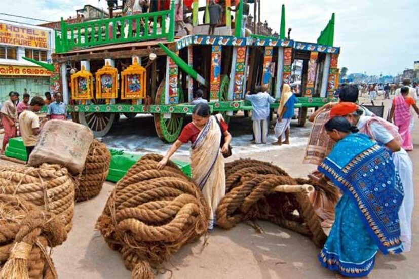 • শ্রীচৈতন্যদেবের অন্যতম প্রিয় শিষ্য সনাতন গোস্বামী অসুস্হতার কারণে একবার রথযাত্রার দিন জগন্নাথদেবের চলন্ত চাকার তলে প্রাণ বিসর্জন দিতে চেয়েছিলেন। তখন মহাপ্রভুই তাঁকে বলেন,‘‘সনাতন !! এ রকম দেহত্যাগে যদি কৃষ্ণকে পাওয়া যেত তাহলে এক মূহুর্তের মধ্যে আমিও আমার লক্ষ জন্ম তাঁর শ্রীচরণে সমর্পন করতাম ।’’