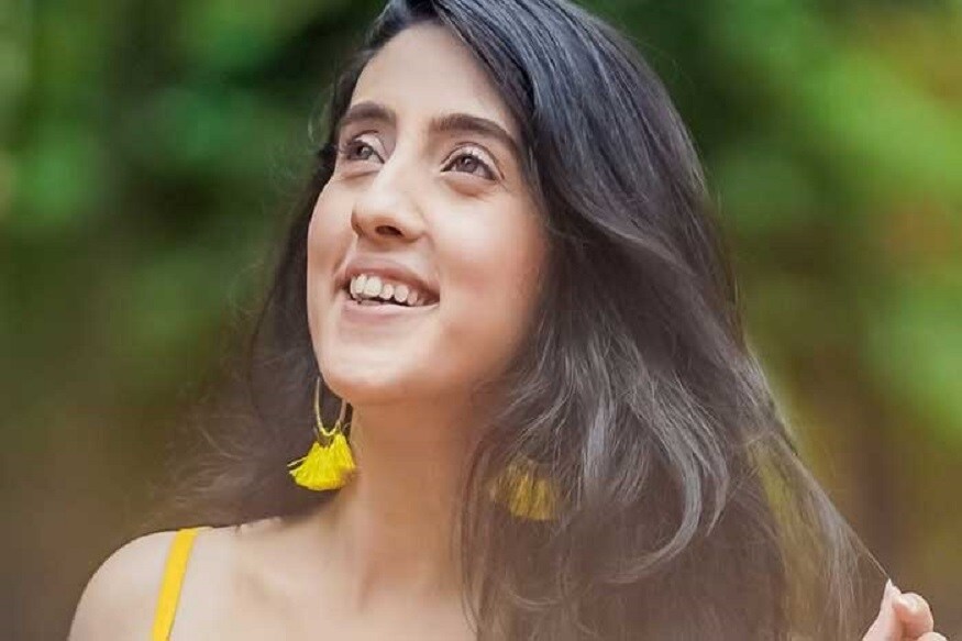 সমীক্ষা সুদ ৷ এই মিষ্টি মেয়েটা টিকটকের প্রাণ ৷ জনপ্রিয় মডেলও ৷ তবে টিকটক থেকেই ঘরে ঘরে পরিচিত ৷ ফলোয়ার সংখ্যা ১৪.৮ মিলিয়ান ৷ সমীক্ষা সুদ ৷ এই মিষ্টি মেয়েটা টিকটকের প্রাণ ৷ জনপ্রিয় মডেলও ৷ তবে টিকটক থেকেই ঘরে ঘরে পরিচিত ৷ ফলোয়ার সংখ্যা ১৪.৮ মিলিয়ান ৷