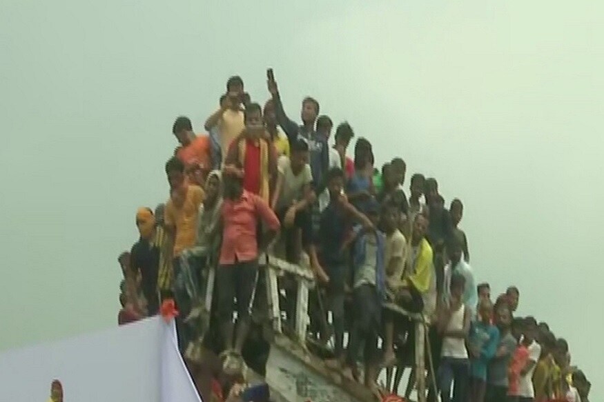 রাষ্ট্রীয় মর্যাদায় তাঁর শেষকৃত্য সম্পন্ন হয়। তাঁকে দেখতে আশেপাশের অঞ্চ থেকে কয়েক হাজার মানুষ জমা হয়। শহিদকে শেষ শ্রদ্ধা জানাতে এসেছিলেন সুশীল মোদি, তেজস্বী যাদবও। রাষ্ট্রীয় মর্যাদায় তাঁর শেষকৃত্য সম্পন্ন হয়। তাঁকে দেখতে আশেপাশের অঞ্চ থেকে কয়েক হাজার মানুষ জমা হয়। শহিদকে শেষ শ্রদ্ধা জানাতে এসেছিলেন সুশীল মোদি, তেজস্বী যাদবও।
