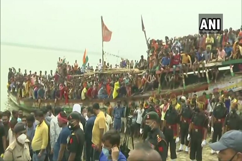  সোমবার লাদাখের গালওয়ানে অতর্কিতে ভারতীয় বাহিনীর ওপর হামলা চালায় চিন সেনা। প্রথমে খবর পাওয়া গিয়েছিল শিয়োক নদীর ধারে মৃত্যু হয়েছে তিন সেনার।