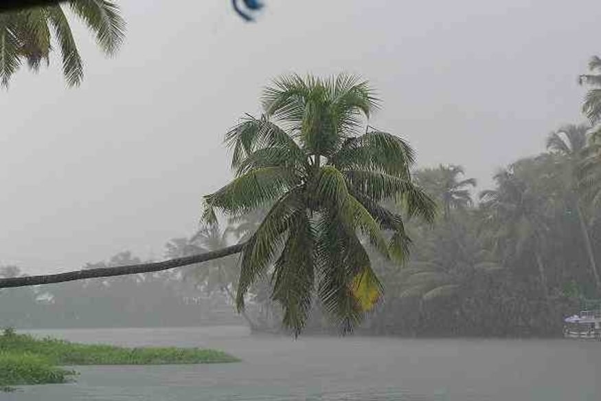 কেরলে বর্ষা ঢুকেছে নির্ধারিত সময়ে।মৌসুমী বায়ু ছাড়াও অন্ধ্র তামিলনাড়ু পন্ডিচেরি বেশকিছু অংশে ঢুকে পড়েছে। দক্ষিণ পশ্চিম মৌসুমি বায়ুর এই গতি বজায় থাকলে স্বাভাবিক নিয়মেই নির্ধারিত সময়ে বর্ষা আসবে রাজ্যে এমনটাই মনে করছেন আবহাওয়াবিদরা। সেই সূচি অনুযায়ী উত্তরবঙ্গে ৭ ই জুন এবং দক্ষিণবঙ্গে ১১ ই জুন বর্ষা প্রবেশ করতে পারে বলে মনে করছেন আবহাওয়াবিদরা।Photo- Representative কেরলে বর্ষা ঢুকেছে নির্ধারিত সময়ে।মৌসুমী বায়ু ছাড়াও অন্ধ্র তামিলনাড়ু পন্ডিচেরি বেশকিছু অংশে ঢুকে পড়েছে। দক্ষিণ পশ্চিম মৌসুমি বায়ুর এই গতি বজায় থাকলে স্বাভাবিক নিয়মেই নির্ধারিত সময়ে বর্ষা আসবে রাজ্যে এমনটাই মনে করছেন আবহাওয়াবিদরা। সেই সূচি অনুযায়ী উত্তরবঙ্গে ৭ ই জুন এবং দক্ষিণবঙ্গে ১১ ই জুন বর্ষা প্রবেশ করতে পারে বলে মনে করছেন আবহাওয়াবিদরা।Photo- Representative