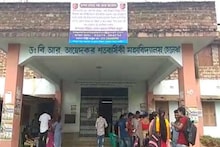 আমফানে ক্ষতিগ্রস্ত পড়ুয়ারা, আর্থিক সহযোগিতা ও খাদ্য সামগ্রী তুলে দিল কলেজ কর্তৃপক্ষ