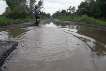 রাস্তা তো নয়, যেন নদী ! দ্রুত সংস্কারে উদ্যোগী প্রশাসন রাস্তা তো নয়, যেন নদী ! দ্রুত সংস্কারে উদ্যোগী প্রশাসন