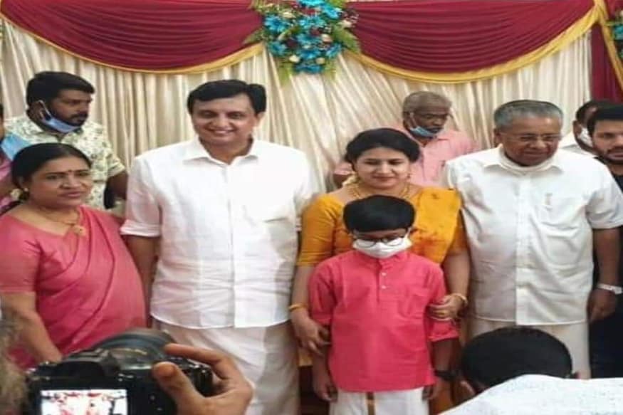 ▪️বিয়ের অনুষ্ঠানে একেবারে সাধারণ সাজে ছিলেন পাত্র-পাত্রী৷ দু’জনের ক্ষেত্রে এটা দ্বিতীয় বিয়ে৷ প্রথম পক্ষের ১ সন্তান রয়েছে বীণার, রিয়াজের রয়েছে ২ সন্তান৷ ▪️বিয়ের অনুষ্ঠানে একেবারে সাধারণ সাজে ছিলেন পাত্র-পাত্রী৷ দু’জনের ক্ষেত্রে এটা দ্বিতীয় বিয়ে৷ প্রথম পক্ষের ১ সন্তান রয়েছে বীণার, রিয়াজের রয়েছে ২ সন্তান৷