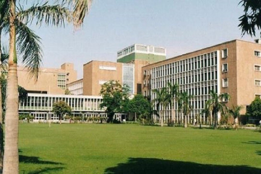 ▪️নয়াদিল্লি AIIMS-এ করোনা আক্রান্ত ৪৮০ জন, যাদের মধ্যে ১৯ জন চিকিৎসক রয়েছেন এবং ৩৮ জন নার্সও৷ চিকিৎসকদের মধ্যে ২ জন ফ্যাকাল্টি মেম্বার বাকিরা আবাসিক৷ ▪️নয়াদিল্লি AIIMS-এ করোনা আক্রান্ত ৪৮০ জন, যাদের মধ্যে ১৯ জন চিকিৎসক রয়েছেন এবং ৩৮ জন নার্সও৷ চিকিৎসকদের মধ্যে ২ জন ফ্যাকাল্টি মেম্বার বাকিরা আবাসিক৷