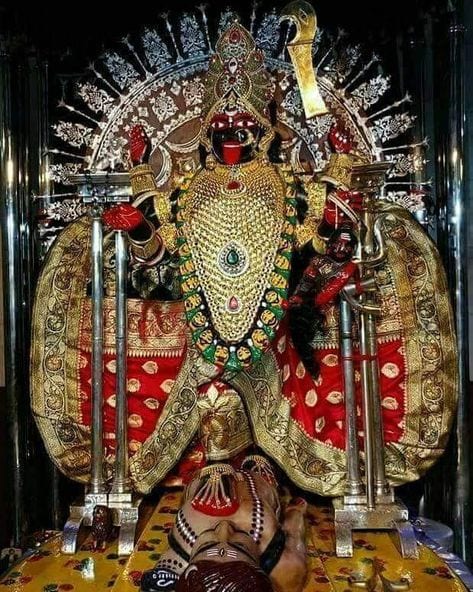 • সকাল থেকেই পূণ্যার্থীদের ভিড় জমেছে মন্দিরে । যথাযথ সামাজিক দূরত্ব বিধি মানা হচ্ছে মন্দিরে । মন্দিরে দাঁড়ানোর জন্য নির্দিষ্ট জায়গা করা হয়েছে । পায়ের ছাপ দেওয়া মার্ক গুলিতেই দর্শনার্থীরা লাইনে দাঁড়িয়ে তবেই পুজো দিতে পারবেন। • সকাল থেকেই পূণ্যার্থীদের ভিড় জমেছে মন্দিরে । যথাযথ সামাজিক দূরত্ব বিধি মানা হচ্ছে মন্দিরে । মন্দিরে দাঁড়ানোর জন্য নির্দিষ্ট জায়গা করা হয়েছে । পায়ের ছাপ দেওয়া মার্ক গুলিতেই দর্শনার্থীরা লাইনে দাঁড়িয়ে তবেই পুজো দিতে পারবেন।