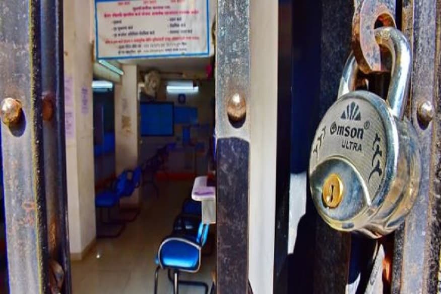 ▪️১৩ জুলাই ভানু জয়ন্তী পালিত হবে সিকিমে৷ একই দিনে জম্মু ও কাশ্মীরে শহিদ দিবস৷ তাই এই রাজ্যগুলিতে বন্ধ ব্যাঙ্ক৷ ১৬ জুলাই তেলঙ্গনায় বোনালু৷ ১৭ জুলাই মেঘালয়ে ইউ তিরোত সিং দিবস৷ তাই এই দিনগুলিতে কোনও ব্যাঙ্ক পরিষেবা মিলবে না তেলঙ্গনা বা মেঘালয়ে৷ Representative Image ▪️১৩ জুলাই ভানু জয়ন্তী পালিত হবে সিকিমে৷ একই দিনে জম্মু ও কাশ্মীরে শহিদ দিবস৷ তাই এই রাজ্যগুলিতে বন্ধ ব্যাঙ্ক৷ ১৬ জুলাই তেলঙ্গনায় বোনালু৷ ১৭ জুলাই মেঘালয়ে ইউ তিরোত সিং দিবস৷ তাই এই দিনগুলিতে কোনও ব্যাঙ্ক পরিষেবা মিলবে না তেলঙ্গনা বা মেঘালয়ে৷ Representative Image