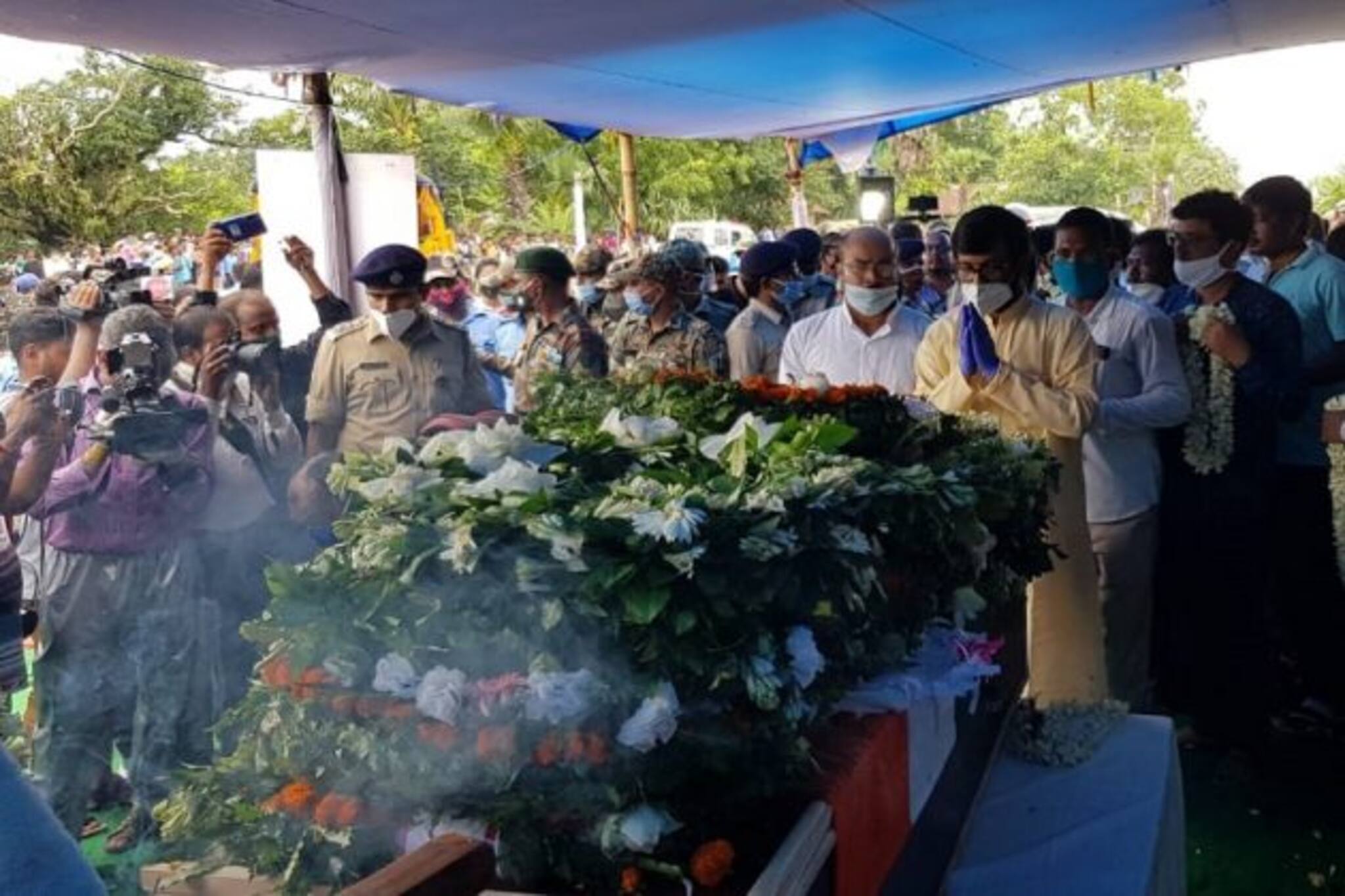 গান স্যালুটে শেষ বিদায় রাজেশকে, কান্নায় ভেঙে পড়লেন গ্রামবাসীরা