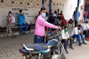 বেতন কাটার আশঙ্কা! দীর্ঘ রাস্তা মোটরসাইকেলে এসেও কলকাতার সরকারি বাস পেতে হয়রানি