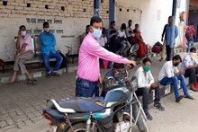 বেতন কাটার আশঙ্কা! দীর্ঘ রাস্তা মোটরসাইকেলে এসেও কলকাতার সরকারি বাস পেতে হয়রানি