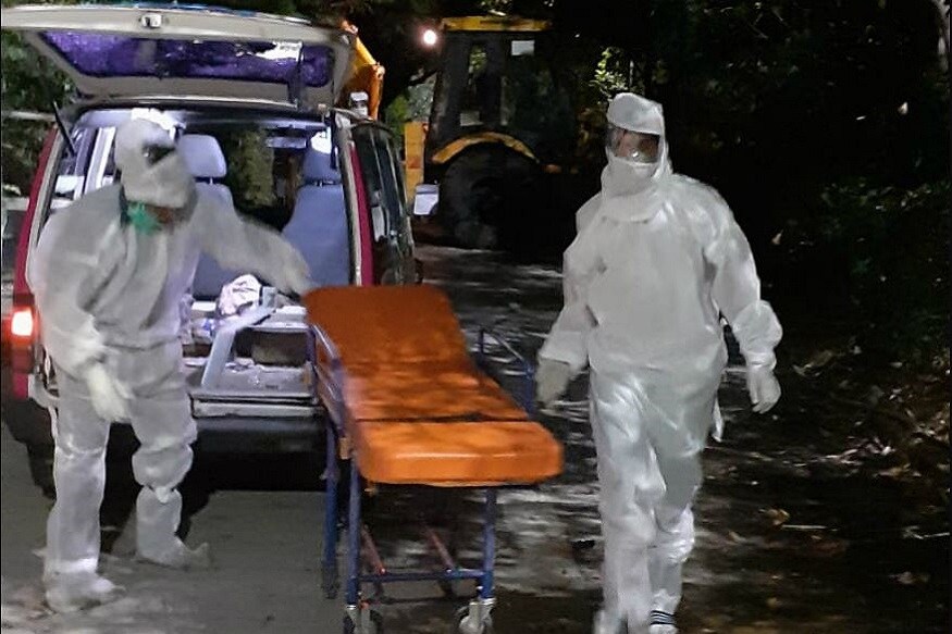 ভারতে করোনা ভাইরাসের সংক্রমণ এখন লাগামছাড়া মাত্রায় পৌঁছে গেছে ৷ জুন মাসে রোজ দিনই ৯-১০ হাজার সংক্রমণের খবর সামনে আসছে ৷ জুন মাসের প্রথম এগারো দিনেই নতুন এক লক্ষ সংক্রমণ হয়েছে ৷ ওয়ার্ল্ড মিটার অনুযায়ী কোভিডের ৭৩৩০ নতুন সংক্রমণ হয়েছে ৷ এর জেরে ভারতে মোট করোনা আক্রান্তের সংখ্যা ৩ লক্ষ ৫ হাজার হয়ে গেছে ৷ এর মধ্যে অ্যাক্টিভ কেস ১.৪৬ লক্ষ ৷ আর সুস্থ হয়ে গেছেন ১.৫০ লক্ষ মানুষ ৷ এই করোনা সংক্রমণের জেরে মৃত্যু হয়েছে ৮৭১১ জনের ৷Photo- File ভারতে করোনা ভাইরাসের সংক্রমণ এখন লাগামছাড়া মাত্রায় পৌঁছে গেছে ৷ জুন মাসে রোজ দিনই ৯-১০ হাজার সংক্রমণের খবর সামনে আসছে ৷ জুন মাসের প্রথম এগারো দিনেই নতুন এক লক্ষ সংক্রমণ হয়েছে ৷ ওয়ার্ল্ড মিটার অনুযায়ী কোভিডের ৭৩৩০ নতুন সংক্রমণ হয়েছে ৷ এর জেরে ভারতে মোট করোনা আক্রান্তের সংখ্যা ৩ লক্ষ ৫ হাজার হয়ে গেছে ৷ এর মধ্যে অ্যাক্টিভ কেস ১.৪৬ লক্ষ ৷ আর সুস্থ হয়ে গেছেন ১.৫০ লক্ষ মানুষ ৷ এই করোনা সংক্রমণের জেরে মৃত্যু হয়েছে ৮৭১১ জনের ৷Photo- File