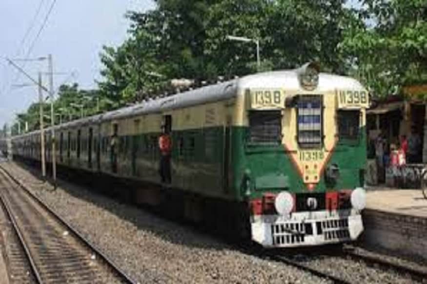 দীর্ঘ লকডাউন কাটিয়ে ধীরে ধীরে স্বাভাবিক ছন্দে ফিরছে কলকাতা-সহ গোটা রাজ্য। কলকাতায় ইতিমধ্যেই চালু হয়েছে গণ পরিবহণ পরিষেবা। চলছে অটো, ট্যাক্সি, অ্যাপ-ক্যাব, সরকরি-বেসরকারি বাস। এবার হাওড়া ডিভিশনে শুরু হল লোকাল ট্রেন চালুর প্রস্তুতি।Representative image দীর্ঘ লকডাউন কাটিয়ে ধীরে ধীরে স্বাভাবিক ছন্দে ফিরছে কলকাতা-সহ গোটা রাজ্য। কলকাতায় ইতিমধ্যেই চালু হয়েছে গণ পরিবহণ পরিষেবা। চলছে অটো, ট্যাক্সি, অ্যাপ-ক্যাব, সরকরি-বেসরকারি বাস। এবার হাওড়া ডিভিশনে শুরু হল লোকাল ট্রেন চালুর প্রস্তুতি।Representative image