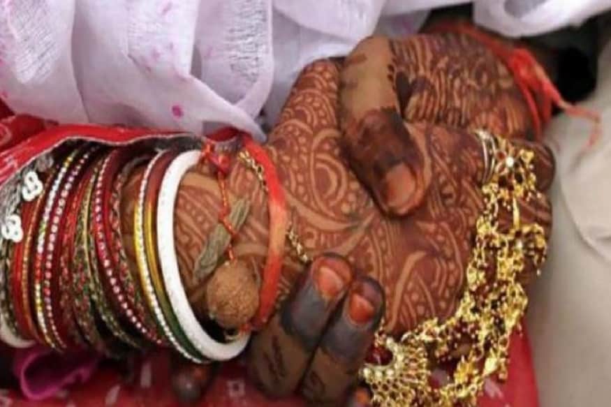 বিহারে মর্মান্তিক ঘটনা ৷ করোনা ভাইরাস সংক্রমণের প্রকোপে বিহারে আক্রান্তের সংখ্যা ১০ হাজারের কাছাকাছি পৌঁছে গিয়েছে ৷ এই করোনা আবহের মধ্যেও নিয়মবিধি না মেনে বিয়ের অনুষ্ঠান চলছেই ৷ আর এরকমই এক বিয়ের অনুষ্ঠান থেকে করোনার বিস্ফোরণ ৷ Photo- Representative বিহারে মর্মান্তিক ঘটনা ৷ করোনা ভাইরাস সংক্রমণের প্রকোপে বিহারে আক্রান্তের সংখ্যা ১০ হাজারের কাছাকাছি পৌঁছে গিয়েছে ৷ এই করোনা আবহের মধ্যেও নিয়মবিধি না মেনে বিয়ের অনুষ্ঠান চলছেই ৷ আর এরকমই এক বিয়ের অনুষ্ঠান থেকে করোনার বিস্ফোরণ ৷ Photo- Representative