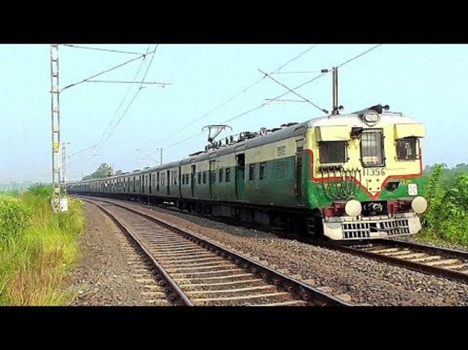 লোকাল ট্রেন চালু হলে স্বাভাবিকভাবেই পরিবহণ ব্যবস্থা অনেকটাই মসৃণ হবে! প্রস্তুতির কাজও শুরু হয়েছে পুরোদমে। RPF-কে প্রস্তুত থাকার নির্দেশ দিলেন হাওড়ার সিকিউরিটি কমিশনার।Representative image লোকাল ট্রেন চালু হলে স্বাভাবিকভাবেই পরিবহণ ব্যবস্থা অনেকটাই মসৃণ হবে! প্রস্তুতির কাজও শুরু হয়েছে পুরোদমে। RPF-কে প্রস্তুত থাকার নির্দেশ দিলেন হাওড়ার সিকিউরিটি কমিশনার।Representative image