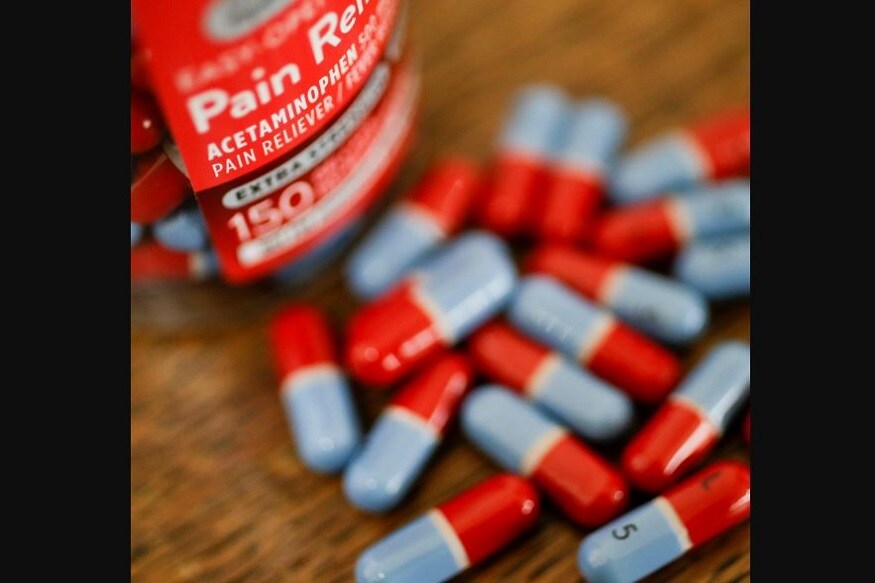 ব্যথা কমানোর জন্য খুবই সস্তা একটি ওষুধ Ibuprofen৷ এই ওষুধের প্রয়োগে করোনার রোগীদের থেকে ভালো ফল আসতে পারে ৷ ব্রিটেনে রোগীদের ওপরও এর ব্যবহার ইতিমধ্যেই শুরু হয়ে গেছে ৷ এর আগে জানুয়ারি মাসে বিশেষ রিসার্চেই সামনে এসেছিল এই ওষুধের প্রয়োগে ৮০ শতাংশ চান্স বাড়ে রোগীদের সুস্থতার ৷ বাজারে এই ওষুধের একটি -র দাম এক টাকার কাছাকাছি ৷Photo- Representative ব্যথা কমানোর জন্য খুবই সস্তা একটি ওষুধ Ibuprofen৷ এই ওষুধের প্রয়োগে করোনার রোগীদের থেকে ভালো ফল আসতে পারে ৷ ব্রিটেনে রোগীদের ওপরও এর ব্যবহার ইতিমধ্যেই শুরু হয়ে গেছে ৷ এর আগে জানুয়ারি মাসে বিশেষ রিসার্চেই সামনে এসেছিল এই ওষুধের প্রয়োগে ৮০ শতাংশ চান্স বাড়ে রোগীদের সুস্থতার ৷ বাজারে এই ওষুধের একটি -র দাম এক টাকার কাছাকাছি ৷Photo- Representative