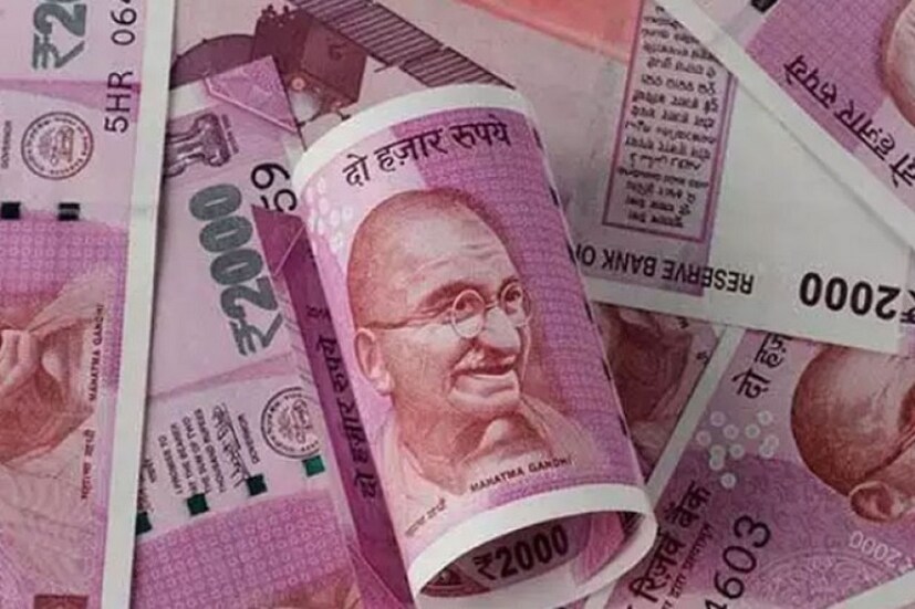কোনও একটি অর্থবর্ষে পিপিএফে ন্যূনতম ৫০০ টাকা ও সুকন্যা সমৃদ্ধিতে ন্যূনতম ২৫০ টাকা জমানো বাধ্যতামূলক ৷ এই টাকা জমা না দিলে পরবর্তী অর্থবর্ষে ৫০ টাকা জরিমানা দিতে হবে ৷ প্রতীকী ছবি ৷