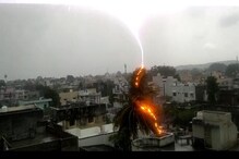 বাজ পড়ে দেশলাইকাঠির মতো জ্বলে উঠল নারকেল গাছ ! ‘নিসর্গ’ জানিয়েছিল সে আসছে... বাজ পড়ে দেশলাইকাঠির মতো জ্বলে উঠল নারকেল গাছ ! ‘নিসর্গ’ জানিয়েছিল সে আসছে...