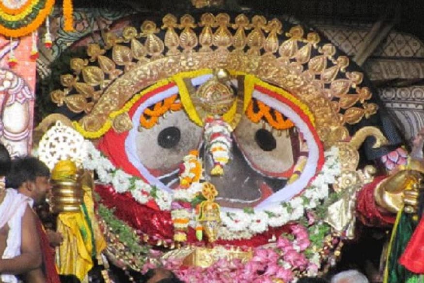 আগামী ২৩ জুন রথযাত্রা৷ তার আগে ভগবান জগন্নাথের মহাস্নান৷ পুরীতে এখন সাজো সাজো রব৷ করোনা ভাইরাস অতিমারির জন্য এ বছর কোনও ভক্ত ও পূণ্যার্থীকে দেখার অনুমতি দেওয়া হয়নি৷ আগামী ২৩ জুন রথযাত্রা৷ তার আগে ভগবান জগন্নাথের মহাস্নান৷ পুরীতে এখন সাজো সাজো রব৷ করোনা ভাইরাস অতিমারির জন্য এ বছর কোনও ভক্ত ও পূণ্যার্থীকে দেখার অনুমতি দেওয়া হয়নি৷