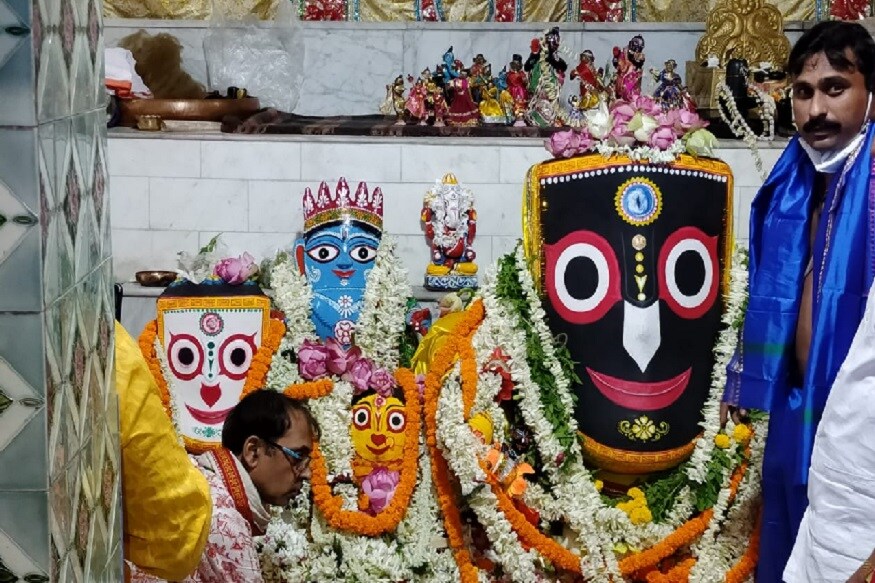 জীবনে চলার পথে যতই কঠিন পরিস্থিতি আসুক না কেন জগন্নাথ-বলভদ্র-সুভদ্রার আশীর্বাদে জীবন অত্যন্ত সুন্দর হয়ে ওঠে ৷ জীবনে চলার পথে যতই কঠিন পরিস্থিতি আসুক না কেন জগন্নাথ-বলভদ্র-সুভদ্রার আশীর্বাদে জীবন অত্যন্ত সুন্দর হয়ে ওঠে ৷