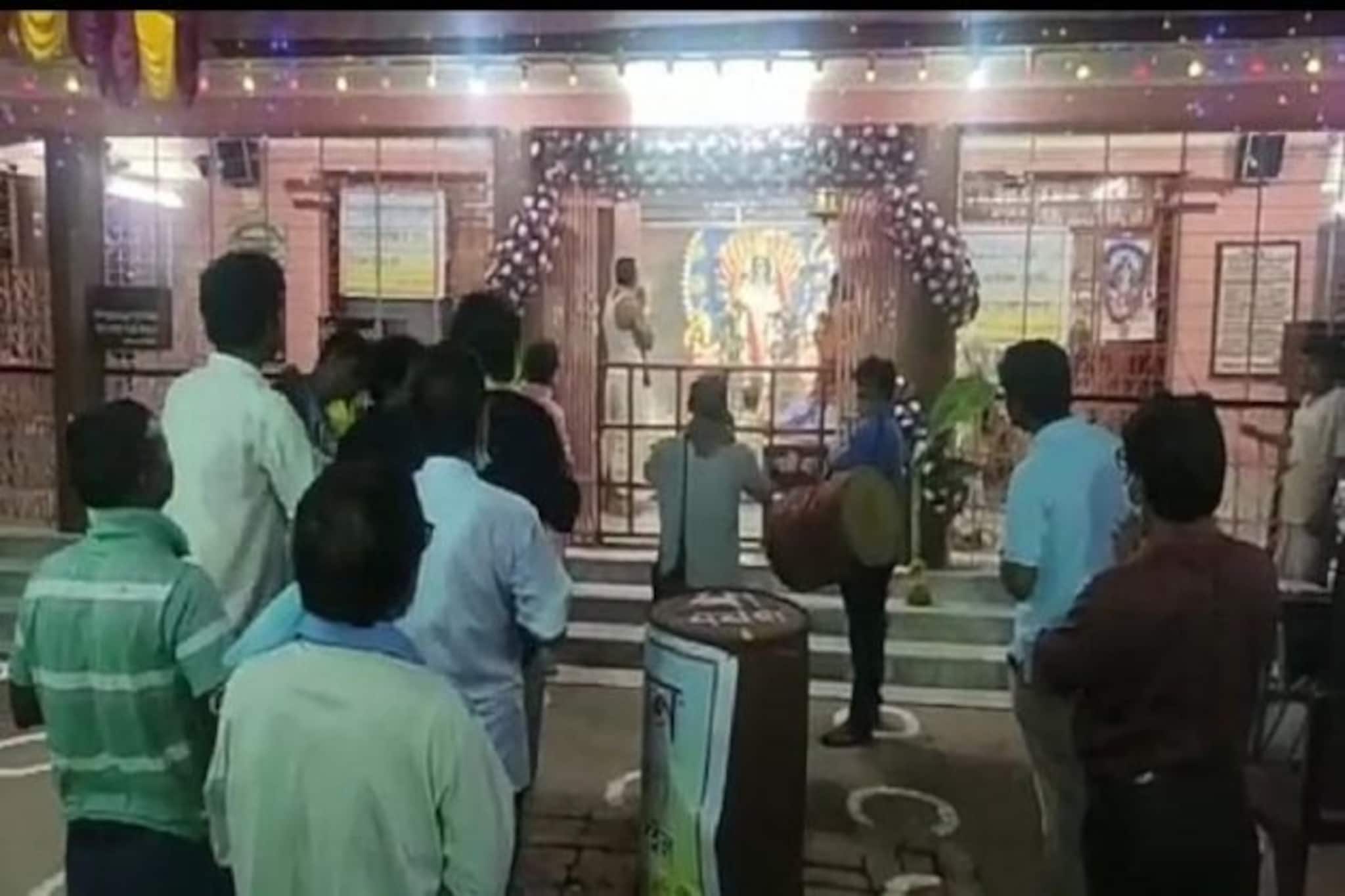 দীর্ঘ আড়াই মাস পর অবশেষে খুলল কালিয়াগঞ্জের বয়রা মায়ের কালীমন্দিরের গেট