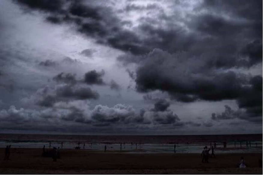 আগামী ৪৮ ঘণ্টায় রাজ্যজুড়ে বর্ষার বৃষ্টি। দক্ষিণের থেকে উত্তরবঙ্গে বৃষ্টি অপেক্ষাকৃত বেশি হবে। উত্তরবঙ্গের বেশ কিছু জায়গায় ৭০ থেকে ২০০ মিলিমিটার পর্যন্ত বৃষ্টিপাতের সম্ভাবনা। দক্ষিণের দু এক জায়গায় ৭০ থেকে ১১০ মিলিমিটার বৃষ্টিপাতের সম্ভাবনা। আগামী ৪৮ ঘণ্টায় রাজ্যজুড়ে বর্ষার বৃষ্টি। দক্ষিণের থেকে উত্তরবঙ্গে বৃষ্টি অপেক্ষাকৃত বেশি হবে। উত্তরবঙ্গের বেশ কিছু জায়গায় ৭০ থেকে ২০০ মিলিমিটার পর্যন্ত বৃষ্টিপাতের সম্ভাবনা। দক্ষিণের দু এক জায়গায় ৭০ থেকে ১১০ মিলিমিটার বৃষ্টিপাতের সম্ভাবনা।