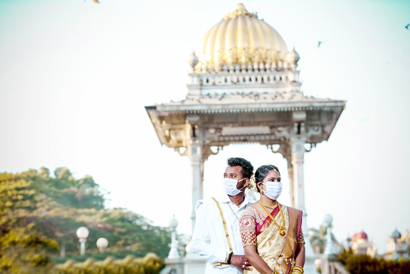 • নিমন্ত্রিত- ‘বিগ-ফ্যাট-ওয়েডিং’ ভুলে যান । চেষ্টা করুন শুধুমাত্র পরিবার ও ঘনিষ্ঠ বন্ধুবান্ধবের সান্নিধ্যে জীবনের এই স্পেশ্যাল দিনটিকে উদযাপন করতে । • নিমন্ত্রিত- ‘বিগ-ফ্যাট-ওয়েডিং’ ভুলে যান । চেষ্টা করুন শুধুমাত্র পরিবার ও ঘনিষ্ঠ বন্ধুবান্ধবের সান্নিধ্যে জীবনের এই স্পেশ্যাল দিনটিকে উদযাপন করতে ।