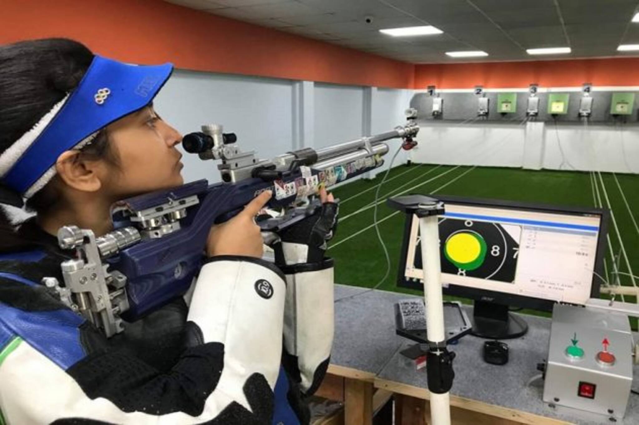 ৮৪ দিন পর ফের বন্দুক হাতে শ্যুটার মেহুলি ঘোষ, মাস্ক পরে অনুশীলন করালেন অলিম্পিয়ান জয়দীপ কর্মকার