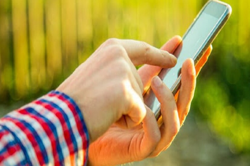 লকডাউনের পর ফের স্বমহিমায় মোবাইল ফোনের বাজার। তবে বাজারের যা ট্রেন্ড, তা চিনা মোবাইল সংস্থাগুলোর কাছে অশনি সংকেত। কোণঠাসা ভারতীয় সংস্থাগুলির জন্য নতুন সুযোগও বটে। লকডাউনের পর ফের স্বমহিমায় মোবাইল ফোনের বাজার। তবে বাজারের যা ট্রেন্ড, তা চিনা মোবাইল সংস্থাগুলোর কাছে অশনি সংকেত। কোণঠাসা ভারতীয় সংস্থাগুলির জন্য নতুন সুযোগও বটে।