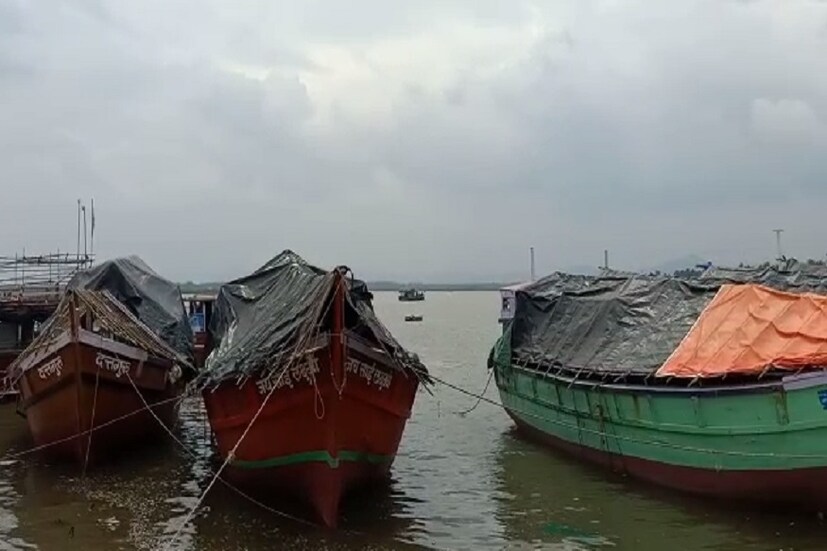 মঙ্গলবার থেকেই ভারী বৃষ্টি চলছে মুম্বই-সহ মহারাষ্ট্রের উপকূল এলাকাগুলিতে৷ শক্তিশালী ঘূর্ণিঝড় নিসর্গ ধেয়ে আসছে৷ আজ অর্থাত্‍ বুধবারই ল্যান্ডফল করবে ওই ঝড়৷