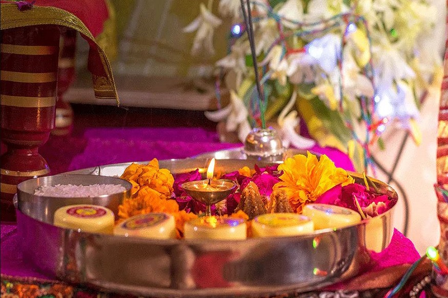 এই সময় মন্ত্রোচ্চারণ ছাড়া পুজো করুন ৷ এই পর্বে ঈশ্বর আরাধনার জন্য ধূপ -দীপ দিয়ে পুজো করতে হয় ও ঈশ্বরের বিষয়ে স্মরণ করতে হয়, কিন্তু যে দেবীর যে মন্ত্র সে গুলি বলতে নেই ৷ Photo- Representative এই সময় মন্ত্রোচ্চারণ ছাড়া পুজো করুন ৷ এই পর্বে ঈশ্বর আরাধনার জন্য ধূপ -দীপ দিয়ে পুজো করতে হয় ও ঈশ্বরের বিষয়ে স্মরণ করতে হয়, কিন্তু যে দেবীর যে মন্ত্র সে গুলি বলতে নেই ৷ Photo- Representative