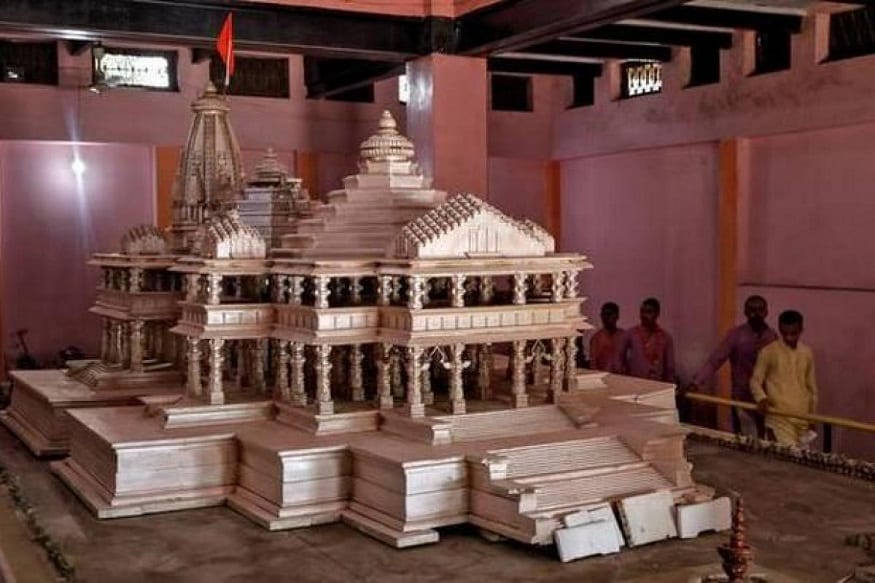 রামলালা কার্যশালায় বছরের পর বছর ধরে পড়ে থাকা সেই পাথরগুলির পরিষ্কারের জন্য দিল্লি থেকে ১৫ জনের একটি দল দিনরাত করছেন৷ জল ও ২৪ রকমের রাসায়নিক দিয়ে পাথরগুলি পরিষ্কার করা হচ্ছে৷ রামলালা কার্যশালায় বছরের পর বছর ধরে পড়ে থাকা সেই পাথরগুলির পরিষ্কারের জন্য দিল্লি থেকে ১৫ জনের একটি দল দিনরাত করছেন৷ জল ও ২৪ রকমের রাসায়নিক দিয়ে পাথরগুলি পরিষ্কার করা হচ্ছে৷