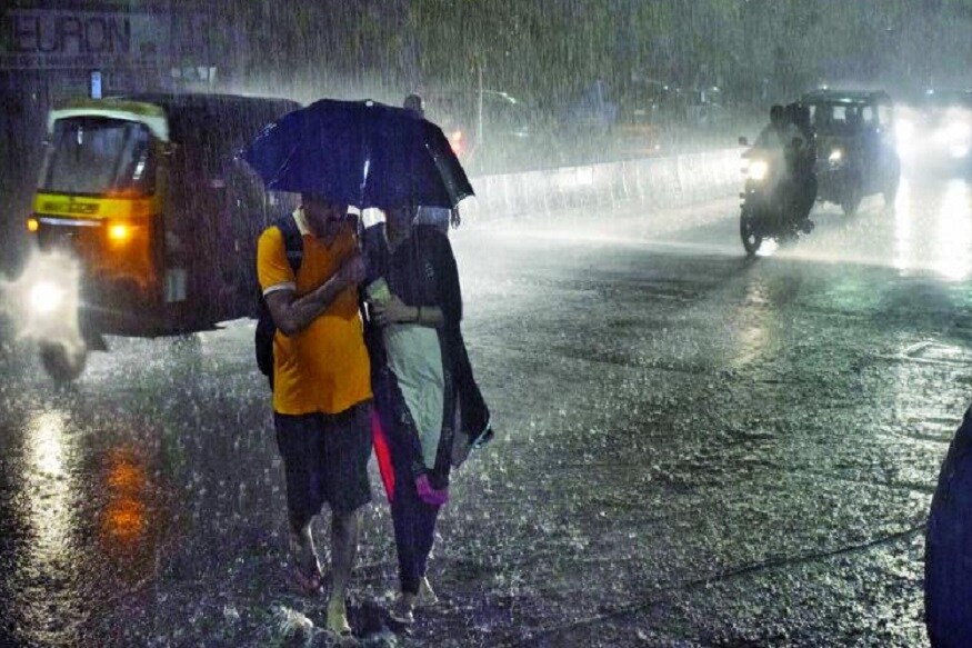 উত্তরবঙ্গের জেলাগুলিতে আগামী ২৪ ঘণ্টায় অতিভারী বৃষ্টির সম্ভাবনা রয়েছে। কোচবিহার, আলিপুরদুয়ার, জলপাইগুড়িতে ২০০ মিলিমিটারের বেশি বৃষ্টির সতর্কতা। দার্জিলিং ও কালিম্পংয়ে ভারী বৃষ্টির পূর্বাভাস দিয়েছে আলিপুর আবহাওয়া দফতর। উত্তরবঙ্গের জেলাগুলিতে আগামী ২৪ ঘণ্টায় অতিভারী বৃষ্টির সম্ভাবনা রয়েছে। কোচবিহার, আলিপুরদুয়ার, জলপাইগুড়িতে ২০০ মিলিমিটারের বেশি বৃষ্টির সতর্কতা। দার্জিলিং ও কালিম্পংয়ে ভারী বৃষ্টির পূর্বাভাস দিয়েছে আলিপুর আবহাওয়া দফতর।
