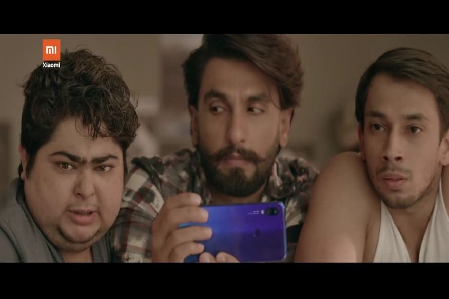 দীপিকা যেখানে OPPO -র প্রমোশান করেন, সেখানে তাঁর স্বামী রণবীর সিং ভারতে অত্যন্ত জনপ্রিয় Xiaomi-কে প্রোমোট করেন ৷ দুটিই প্রতিদ্বন্দ্বী চিনা সংস্থা৷ Photo- File দীপিকা যেখানে OPPO -র প্রমোশান করেন, সেখানে তাঁর স্বামী রণবীর সিং ভারতে অত্যন্ত জনপ্রিয় Xiaomi-কে প্রোমোট করেন ৷ দুটিই প্রতিদ্বন্দ্বী চিনা সংস্থা৷ Photo- File