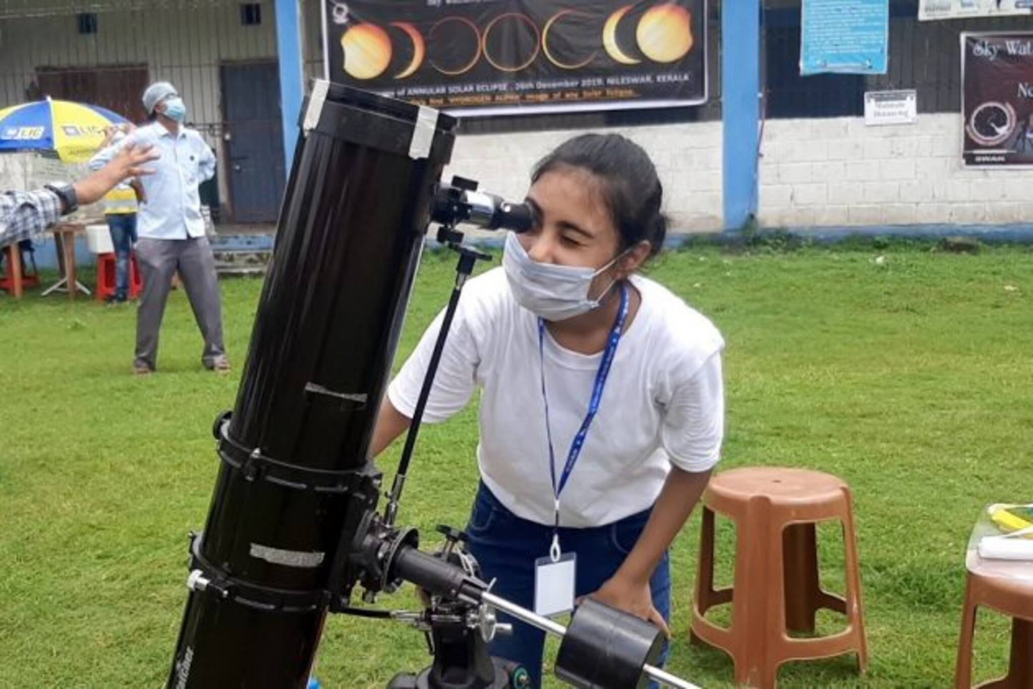 মাতিয়ে দিল গ্রহণ !‌ শিলিগুড়িতে উচ্ছ্বসিত পড়ুয়াদের চোখ টেলিস্কোপে‌