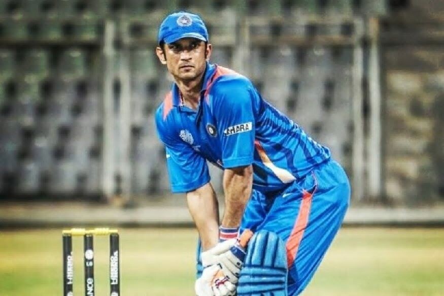 ধোনি জানিয়েছিলেন, ছবির প্রয়োজনে খুব কম সময়ই তাঁরা একসঙ্গে ছিলেন৷ একসঙ্গে ক্রিকেটও খেলেন৷ সেই প্রসঙ্গেই ধোনি বলেন, 'আমরা একবার একসঙ্গে ক্রিকেট খেলেছিলাম৷ সুশান্ত সিনেমায় একেবারে আমার মতোই হেলিকপ্টার শট মেরেছে৷' ধোনি জানিয়েছিলেন, ছবির প্রয়োজনে খুব কম সময়ই তাঁরা একসঙ্গে ছিলেন৷ একসঙ্গে ক্রিকেটও খেলেন৷ সেই প্রসঙ্গেই ধোনি বলেন, 'আমরা একবার একসঙ্গে ক্রিকেট খেলেছিলাম৷ সুশান্ত সিনেমায় একেবারে আমার মতোই হেলিকপ্টার শট মেরেছে৷'