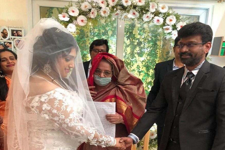 ▪️তৃতীয়বার বিয়ে৷ খ্রীষ্টান মতে বিয়ে করলেন অভিনেত্রী বনিতা৷ সাদা স্টাইলিস্ট গাউনে সাজলেন নববধূ৷(Image: Special Arrangement) ▪️তৃতীয়বার বিয়ে৷ খ্রীষ্টান মতে বিয়ে করলেন অভিনেত্রী বনিতা৷ সাদা স্টাইলিস্ট গাউনে সাজলেন নববধূ৷(Image: Special Arrangement)
