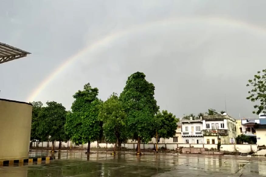 এর আগে যুদ্ধকালীন তৎপরতায় প্রশাসন ব্যবস্থা নিয়েছে ৷ তবে প্রাকৃতিক সৌন্দর্যতে এক অপরূপ পরিবেশ সৃষ্টি ৷বৃষ্টিপাতের পরেই যেন এ এক অন্য দৃশ্য গির সোমনাথে ৷ এর আগে যুদ্ধকালীন তৎপরতায় প্রশাসন ব্যবস্থা নিয়েছে ৷ তবে প্রাকৃতিক সৌন্দর্যতে এক অপরূপ পরিবেশ সৃষ্টি ৷বৃষ্টিপাতের পরেই যেন এ এক অন্য দৃশ্য গির সোমনাথে ৷