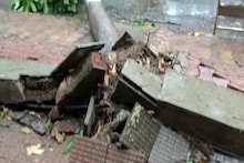 ঘূর্ণিঝড়ের তাণ্ডবে বিস্তীর্ণ এলাকা অন্ধকার, বিদ্যুতের দাবিতে বিক্ষোভ এলাকায়