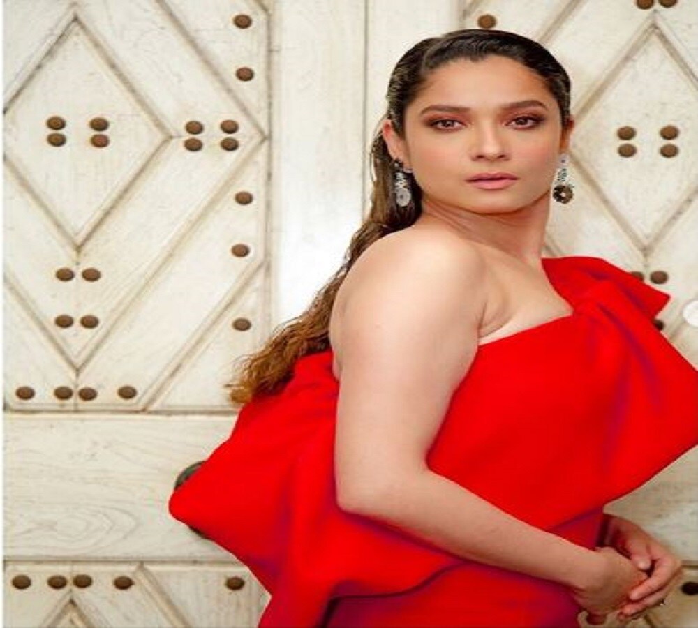 ব্যক্তিগত জীবনে বেশ চড়াই উতরাইয়ের মধ্যে দিয়ে যেতে হয়েছে অঙ্কিতাকে ৷ সুশান্তের সঙ্গে অঙ্কিতার ব্রেকআপের পরে ফের অঙ্কিতার জীবনে প্রেম এসেছিল ৷ বর্তমানে অঙ্কিতা শিল্পপতি বিকি জৈনের সঙ্গে প্রেমের সম্পর্কে রয়েছেন ৷ (Photo Credit- lokhandeankita/Instagram). ব্যক্তিগত জীবনে বেশ চড়াই উতরাইয়ের মধ্যে দিয়ে যেতে হয়েছে অঙ্কিতাকে ৷ সুশান্তের সঙ্গে অঙ্কিতার ব্রেকআপের পরে ফের অঙ্কিতার জীবনে প্রেম এসেছিল ৷ বর্তমানে অঙ্কিতা শিল্পপতি বিকি জৈনের সঙ্গে প্রেমের সম্পর্কে রয়েছেন ৷ (Photo Credit- lokhandeankita/Instagram).