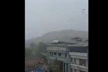 কাগজের মতো উড়ছে বাড়ির চাল ! মহারাষ্ট্রে নিসর্গের দাপট নিজের চোখে দেখুন