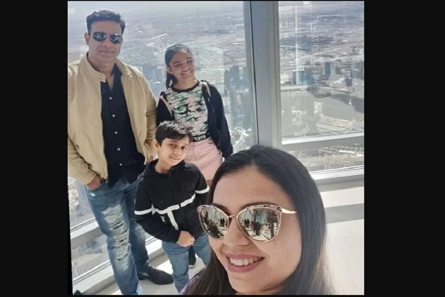 ভাবনা অবশ্য সোশ্যাল হ্যান্ডেলে ইনস্টাগ্রামে অনেকদিন রয়েছেন৷ তবে নিয়মিত সেখানে কোহলি ও অনুষ্কার সঙ্গে তাঁর ছবি সেই হ্যান্ডেলে থাকায় তাঁর ফ্যান ফলোয়িং লাফিয়ে লাফিয়ে বাড়ছে ৷ ভাবনা অবশ্য সোশ্যাল হ্যান্ডেলে ইনস্টাগ্রামে অনেকদিন রয়েছেন৷ তবে নিয়মিত সেখানে কোহলি ও অনুষ্কার সঙ্গে তাঁর ছবি সেই হ্যান্ডেলে থাকায় তাঁর ফ্যান ফলোয়িং লাফিয়ে লাফিয়ে বাড়ছে ৷