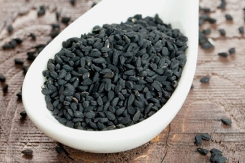 প্রথমে শুকনো কড়াইতে দু'চা চামচ কালো জিরে নিয়ে, ভাল করে টেলে নিন।photo source collected 